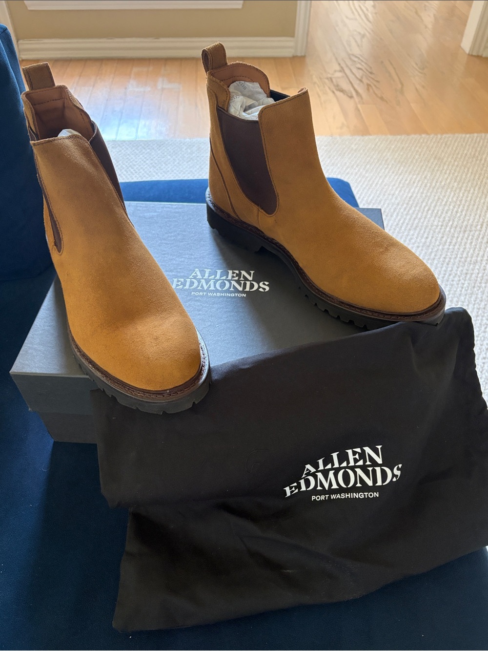 NEW Allen Edmonds Grafton Chelsea Boot with box and dusters.